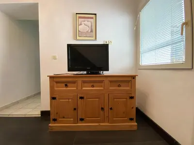 TV i/ili zabavni centar u objektu Enchanting Apartment in Vodice with Sea View Terrace