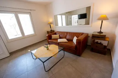 TV i/ili zabavni centar u objektu Downtown Luxury Apartments with Hot Tub