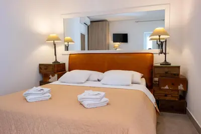 Krevet ili kreveti u jedinici u objektu Downtown Luxury Apartments with Hot Tub