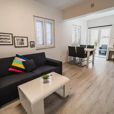 Downtown Park Apartments with Balcony