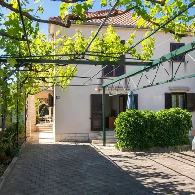 Apartments Goran near the beach