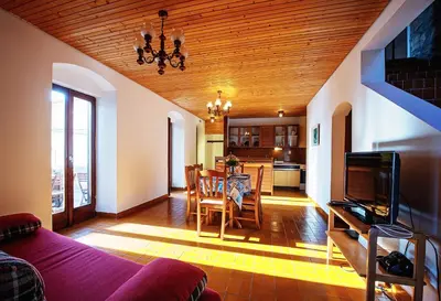 TV i/ili zabavni centar u objektu Traditional Family Home In The Heart Of Dalmatia