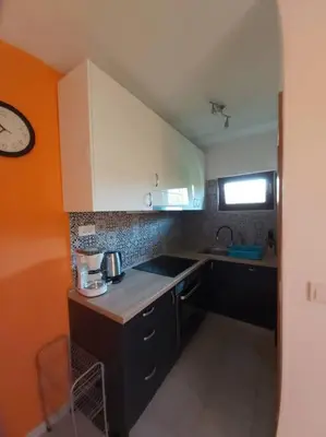 Kuhinja ili čajna kuhinja u objektu Kia Ora Apartment