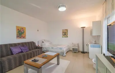 TV i/ili zabavni centar u objektu Awesome Home In Krkovic With Sauna