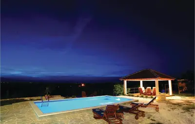 Bazen u objektu Stunning Home In Trbounje With Sauna ili u blizini
