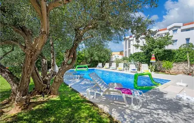 Bazen u objektu Holiday Home Tribunj-Sovlje Dubravice ili u blizini