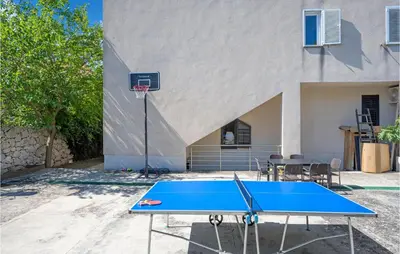 Stolni tenis u objektu Holiday Home Tribunj-Sovlje Dubravice ili u blizini