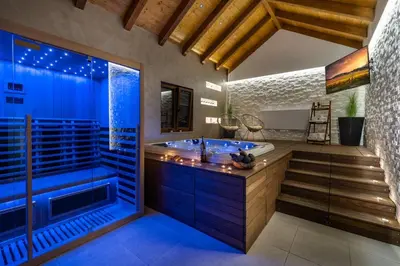 Kuhinja ili čajna kuhinja u objektu Promina luxury villa with 72sqm Heated Pool, Jacuzzi, Infrared Sauna, Tennis court, Media room