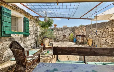 Popločani dio dvorišta ili vanjski dio objekta Cozy Home In Blizna Donja With Wifi