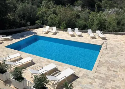 Bazen u objektu Villa Angelina ili u blizini