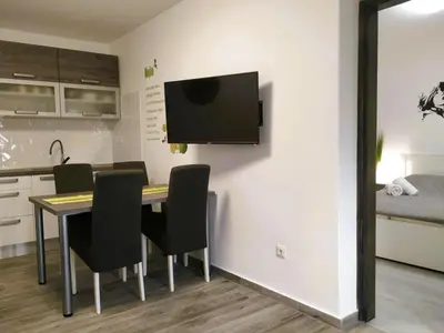 TV i/ili zabavni centar u objektu Memory Box Apartman - Šibenik