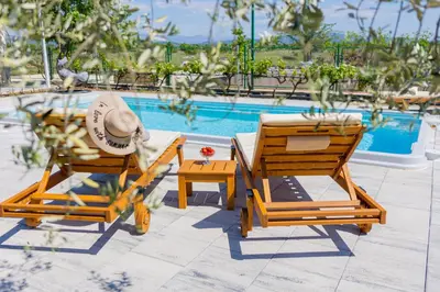Bazen u objektu Holiday house Olive Tree ili u blizini