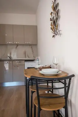 Kuhinja ili čajna kuhinja u objektu Apartmani Villa Lavanda I