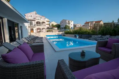 Bazen u objektu Apartmani Villa Lavanda II ili u blizini