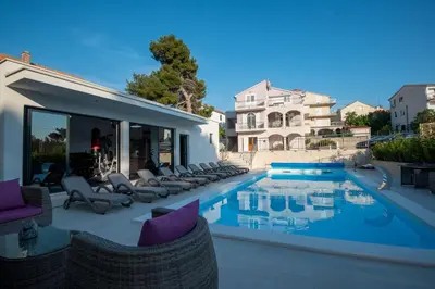 Bazen u objektu Apartmani Villa Lavanda II ili u blizini