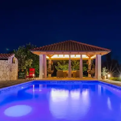 House vacation with pool