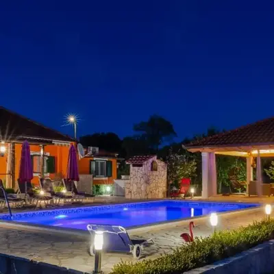 Family friendly house with a swimming pool Gornje Planjane