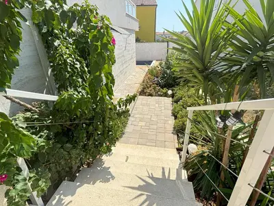 Vrt u objektu Vila Regina Apartment Paloma with Swimming Pool