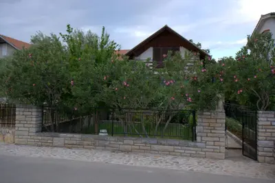 Vrt u objektu kuća za odmor Anić