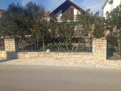 Zgrada u kojoj se nalazi vikendica