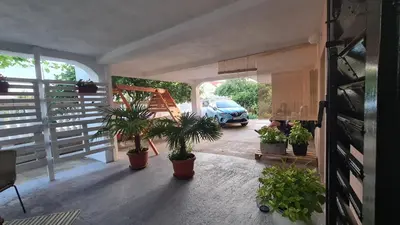 Vrt u objektu Apartman Ivan Šibenik - Brodarica