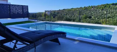Bazen u objektu Apartman Retro with heated pool and gym for 8 ili u blizini