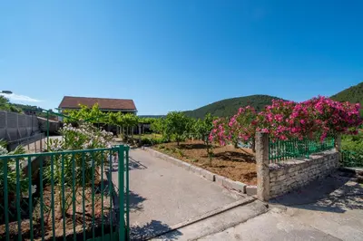 Pogled na planine ili pogled na planine iz apartmana