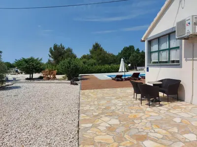 Zgrada u kojoj se nalazi vila