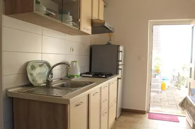 Kuhinja ili čajna kuhinja u objektu Garden house Apartments