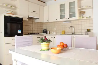 Kuhinja ili čajna kuhinja u objektu Garden house Apartments