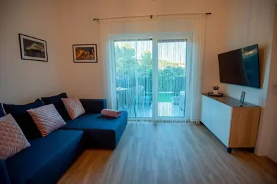 TV i/ili zabavni centar u objektu My Adriatic Place with private garden and garage