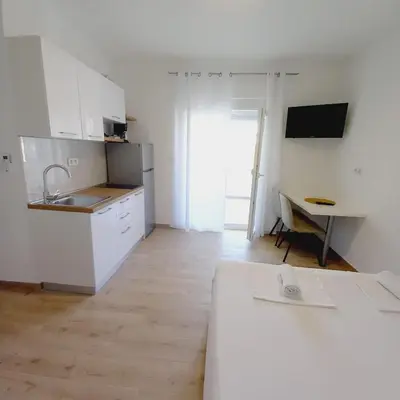 Kuhinja ili čajna kuhinja u objektu Apartments M & L Murter
