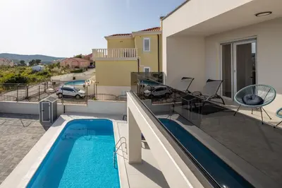 Bazen u objektu Villa Marena ili u blizini