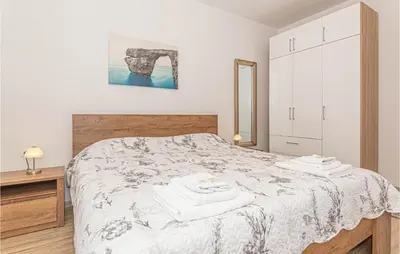 Krevet ili kreveti u jedinici u objektu 2 Bedroom Awesome Apartment In Pirovac