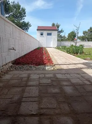 Zgrada u kojoj se nalazi vikendica