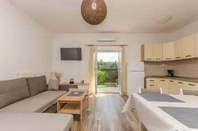 Kuhinja ili čajna kuhinja u objektu House Sanja