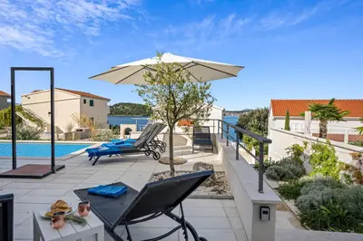 Bazen u objektu Villa Tyra ili u blizini