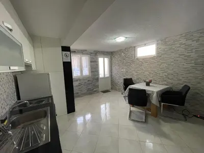 Kuhinja ili čajna kuhinja u objektu Apartmani-joe