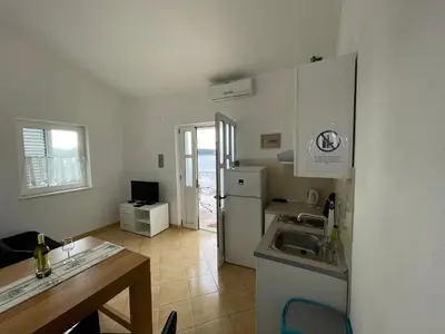 Kuhinja ili čajna kuhinja u objektu Apartmani-joe