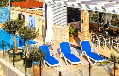 Bazen u objektu Lovely Apartment In Sibenik With Sauna ili u blizini