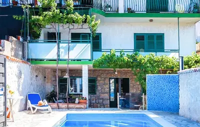 Bazen u objektu Lovely Apartment In Sibenik With Sauna ili u blizini