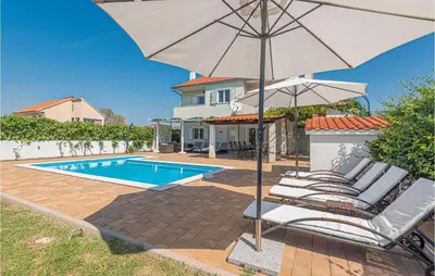 Bazen u objektu 4 Bedroom Gorgeous Home In Dubrava ili u blizini
