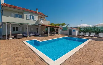 Bazen u objektu 4 Bedroom Gorgeous Home In Dubrava ili u blizini