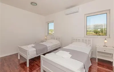 Krevet ili kreveti u jedinici u objektu 4 Bedroom Gorgeous Home In Dubrava