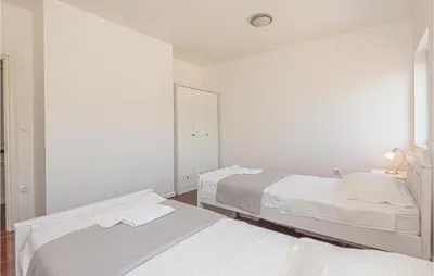Krevet ili kreveti u jedinici u objektu 4 Bedroom Gorgeous Home In Dubrava