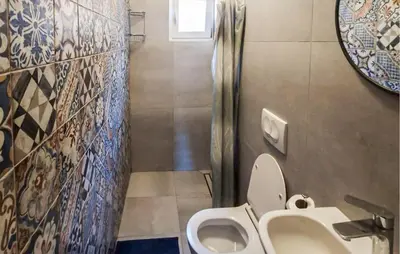 Kupaonica u objektu Cozy Home In Sibenik With Kitchen