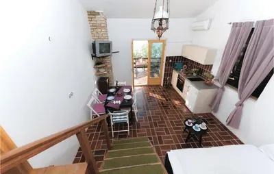 Kuhinja ili čajna kuhinja u objektu Cozy Home In Sibenik With Kitchen