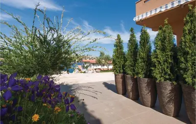 Vrt u objektu Apartment Zatoglav With Sea View 08