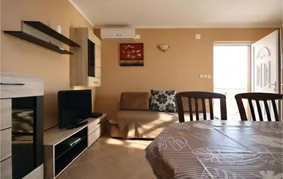 Kuhinja ili čajna kuhinja u objektu Apartment Zatoglav With Sea View 08