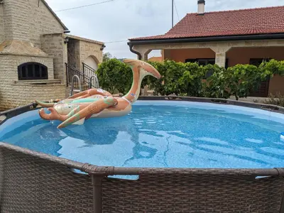 Bazen u objektu Runaway Cottage ili u blizini